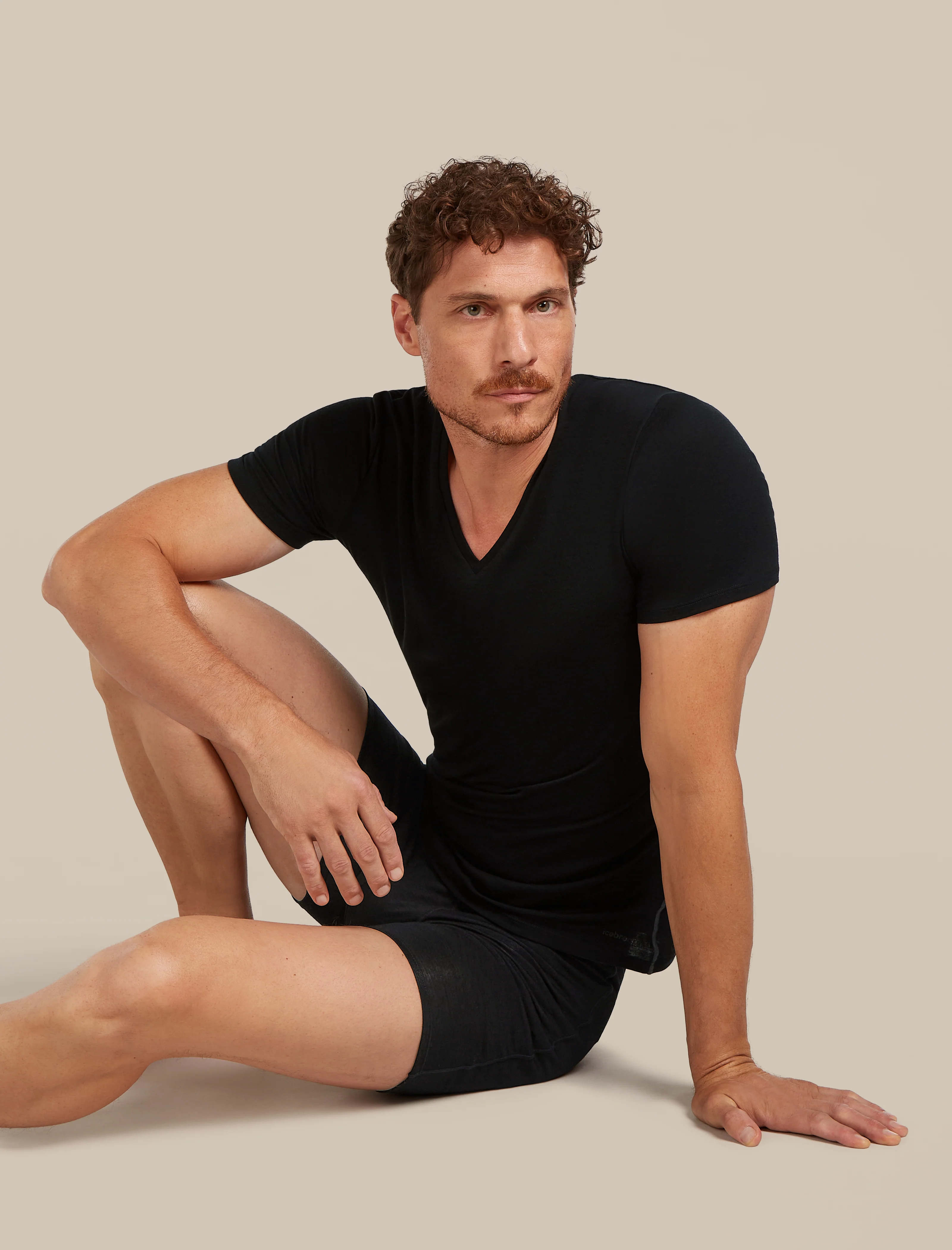 Men's Merino 150 Anatomica Short Sleeve V Neck Top - Image 5